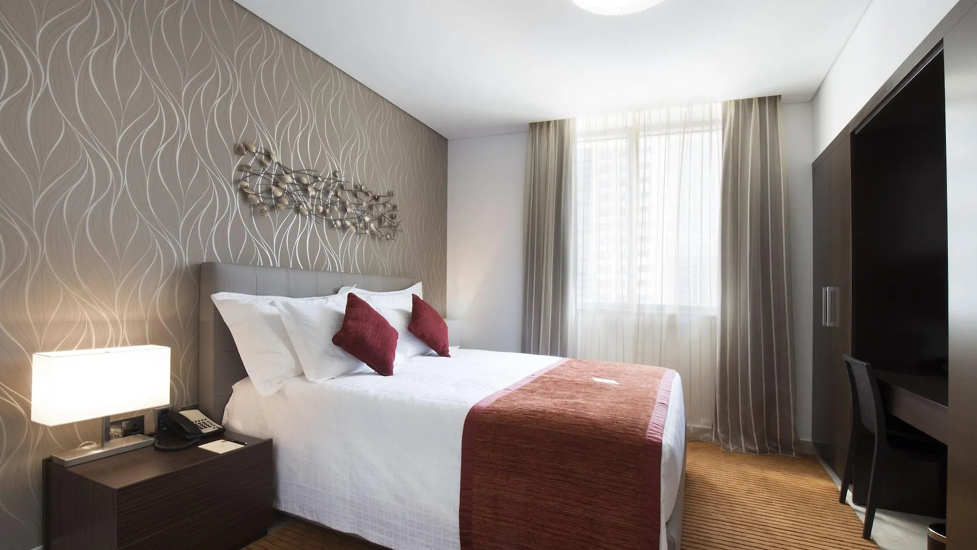 La Verda Suites And Villas Dubai Marina 5*,