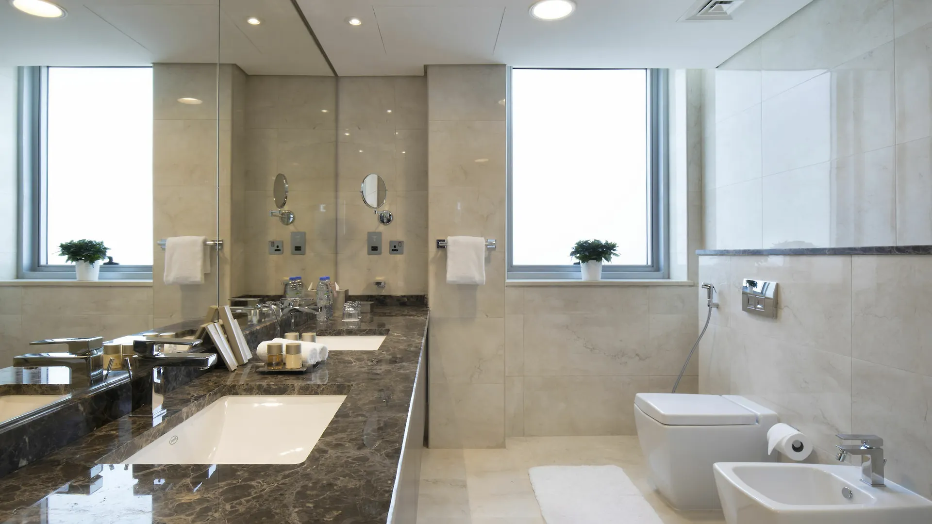 La Verda Suites And Villas Dubai Marina 5*,  아랍에미리트