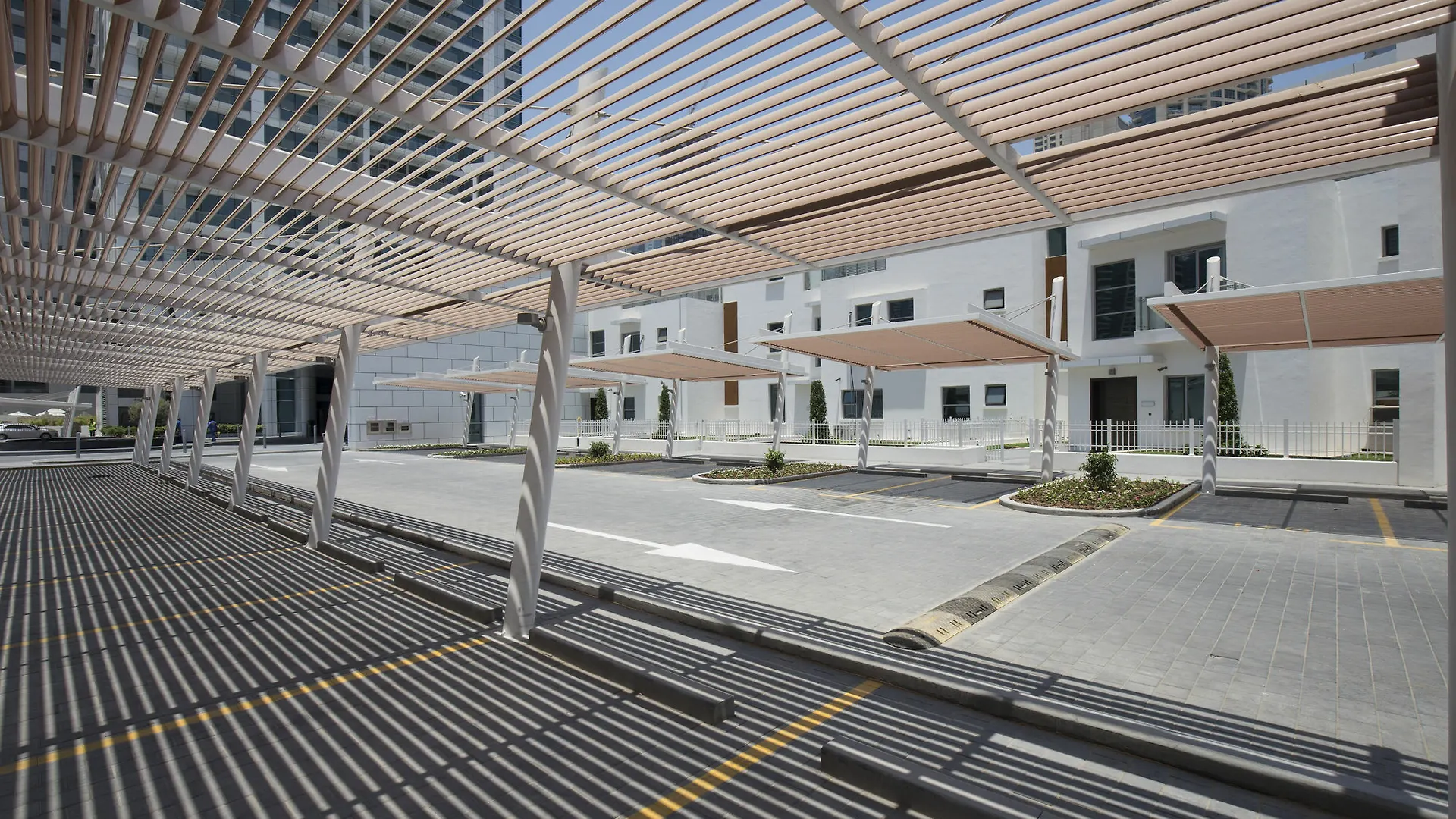 La Verda Suites And Villas Dubai Marina 5*,